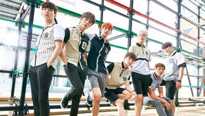 [내가 왜 떴게?] 그들이 입으면 다르다…몬스타엑스, 교복모델