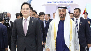 삼성전자 사업장 찾은 UAE 왕세제… 이재용 부회장 ‘5G-반도체’ 직접 소개