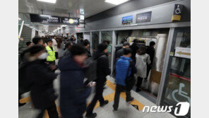 ‘지옥철’ 9호선 숨통 트일까…6량 일반열차 투입 시작