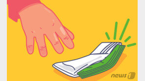 PC방 손님들이 벗어둔 외투서 지갑 훔친 30대 구속