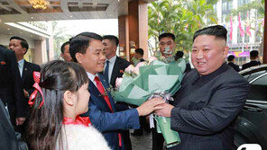 분주한 北숙소…실무진 차량들, 잇달아 밖으로