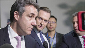 등돌린 코언 “트럼프 ‘러 사업 없었다고 말하라’ 지시”