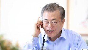 文대통령, 28일 황교안 대표에 축하난 전달…당선축하 전화도