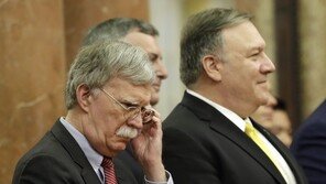 볼턴, 북미정상회담 와중에 베네수엘라에 ‘온 신경’…연속 트윗