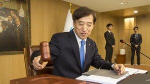 한은, 경제 불확실성에 금리동결…인하론 ‘일축’