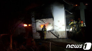 불에 갇힌 80대 노모 구하려 뛰어든 60대 아들…‘밀양 모자’ 숨져