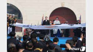 文대통령 “新한반도체제로 통일준비…日과 협력도 강화”