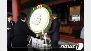 김정숙 여사, 유관순 열사 참배…“나아가야할 미래 보게 돼”