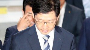 與의원-文대통령 팬카페 ‘김경수 옥중 저서’ 대량 구매