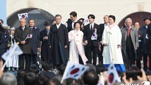 文대통령, 3·1절 100주년 맞아 광화문광장서 “대한독립 만세!” 삼창 