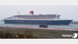 제주해군기지 건설 후 처음으로 강정에 국제크루즈 입항