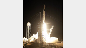 스페이스X, 첫 유인 우주 캡슐 발사…6일간 임무 수행