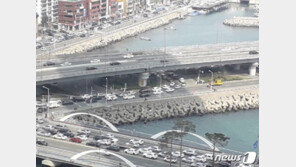 러시아 선박 충돌 ‘광안대교’ 오후 10시부터 부분 통행 재개