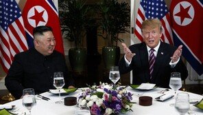 “김정은 덜 익힌 스테이크 선호…바닷가재·푸아그라도 좋아해”