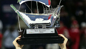 한 번도 힘든 트로피, 페더러는 100번째