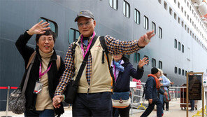 제주 해군기지 3년만에 크루즈선 첫 입항