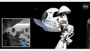 마네킹 태우고… 스페이스X, 첫 유인캡슐 도킹 성공