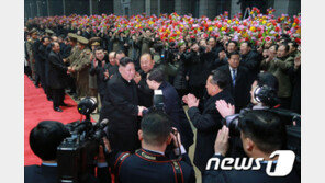 새벽 3시 김정은 평양 귀환…주민들 ‘만세 환영식’