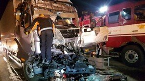 당진영덕고속도로서 화물차 3중 추돌…1명 중상