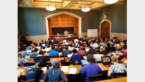 “美 노인 4명중 1명은 ‘고립감’  3명중 1명은 친구 없어”