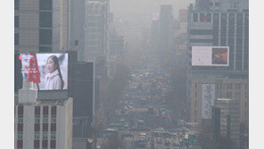 미세먼지 마스크, 선택 아닌 필수…지하철 승강장도 ‘미세먼지 주의보’