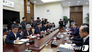 ‘중재자 자임’ 文대통령 왜 실패했나? 인적쇄신론 ‘고개’