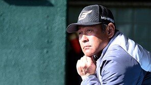 한화 다나베 타격코치 “젊은 피 성장 지켜봐달라”