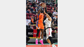 경기 중 신경전 전자랜드 팟츠 ‘예의에 어긋난 말 때문’