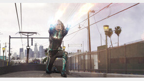 여성 히어로 등장… “페미 영화 안봐” vs “N차 관람할 것”