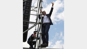 귀국 과이도 “마두로 대통령 퇴진을”