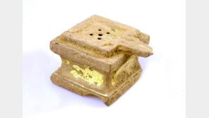 국내 연구진, 라오스 홍낭시다 유적서 금동 여근상 ‘요니’ 첫 발굴