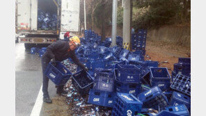 광주에서 달리던 화물차서 맥주병 쏟아져 교통통제