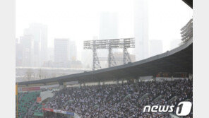 ‘미세먼지 공습’에 KBO, 마스크 75만개 제공한다