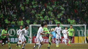 [현장리포트] ‘김민재 더비’ 전주성을 더 뜨겁게 달궜다!