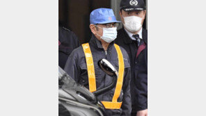 “공사장 유니폼 아니야?”…기상천외한 모습으로 석방된 카를로스 곤 회장, 이유는?