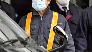 곤 前닛산 회장 보석금 101억원 내고 석방