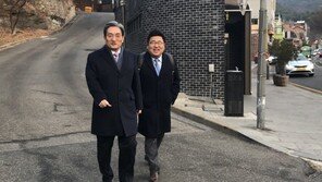 文대통령-김정은 7일 판문점 회담? …靑 비서실장 “신중하게 지켜봐야”