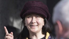멍완저우 화웨이 부회장, 법정 출석…변호사 “정치적 사건”