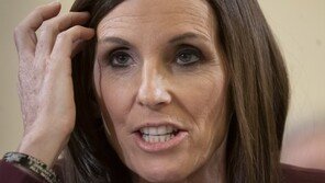 美 최초 女전투기조종사 맥샐리 상원의원 “군에서 성폭행당해”