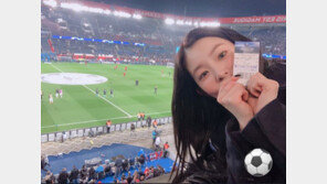 아이린, 맨유경기 ‘직관’ 인증…파리 응원? 맨유 응원?