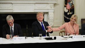 트럼프 “日, 미국에 공장 더 많이 세워야…대일본 무역적자 많아”