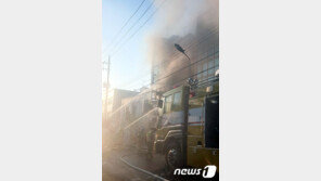 제주시 사라봉오거리 3층 건물서 가스 추정 폭발 사고…인명피해 없어