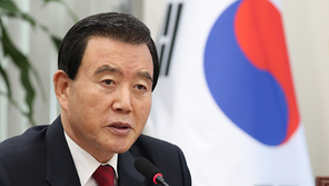 홍문표 “박근혜 석방, 문 대통령이 고유권한으로 결정해야”