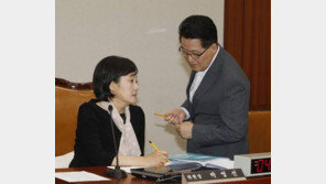 박지원 “진영·박영선 의원, 모범적 의정활동…탁월한 분들”