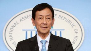 진영 옮긴 진영…원조 친박→탈당→4선 의원→文정부 발탁