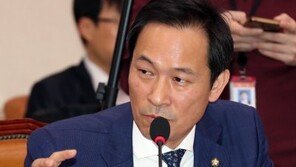 안 갔나, 못 갔나?…입각 후보자도 아닌 우상호에 시선 집중