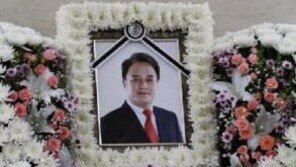 故 조민기 사망 1주기…성추행 의혹 ‘공소권 없음’ 종결