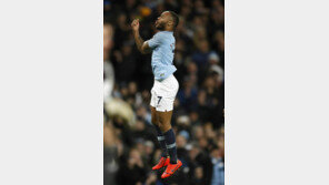 ‘스털링 해트트릭’ 맨시티, 왓포드 잡고 선두 사수