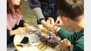 “드르르륵, 탕탕! 소리 들으면 스트레스 사라져요” 공방 카페의 진화