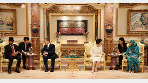 文대통령, 브루나이 국빈 환영식 참석…공식일정 시작